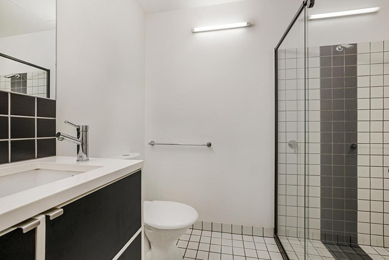2-Bed Unit Metres From Cbd Malls, Dining & Sights Appartamento Melbourne Esterno foto